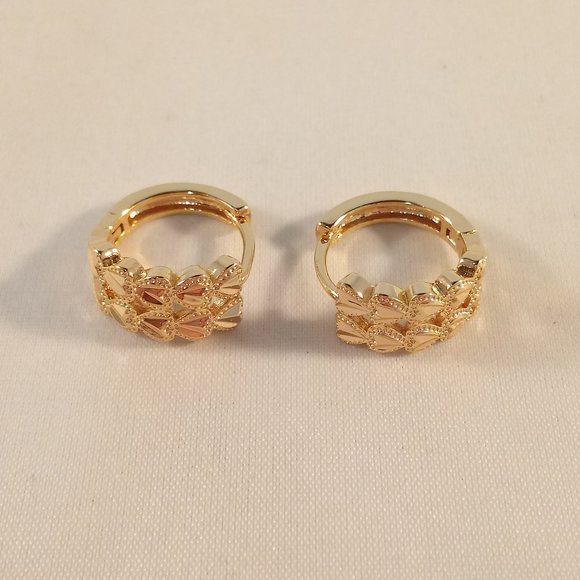 18K Yellow Gold Filled Laser Carved Heart Huggie Earrings 15mm Women's Classic - Picture 3 of 3
